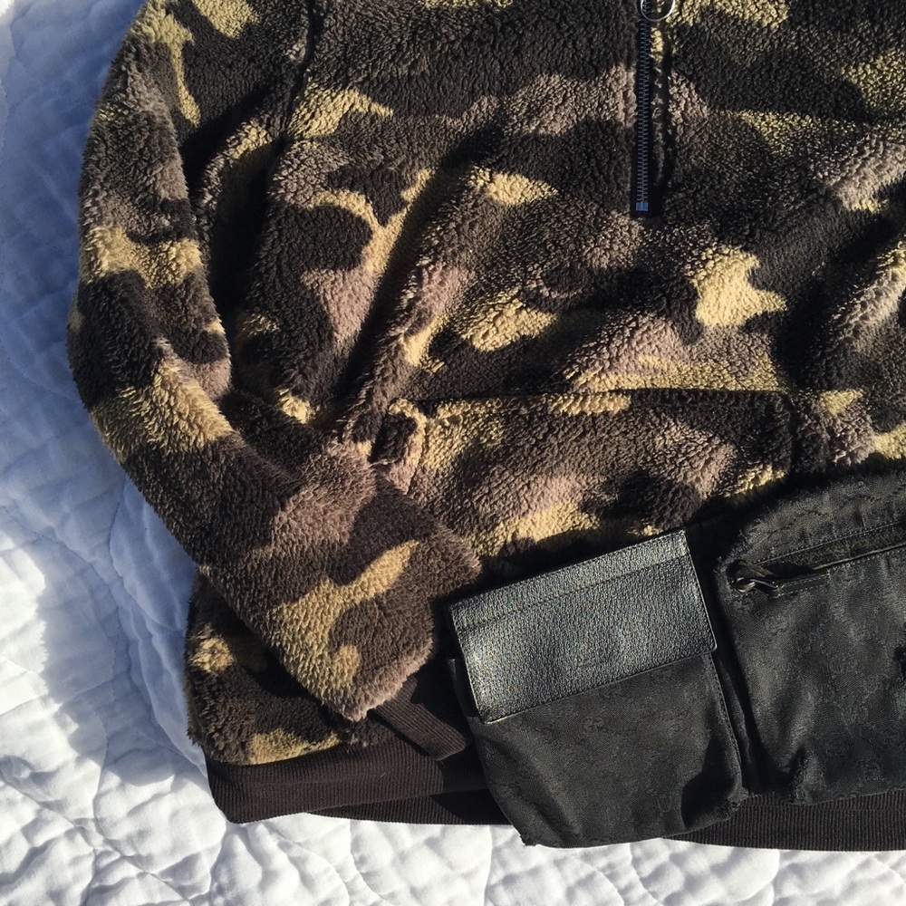 Army Green Print Teddy Sweater - Picture 3 of 3